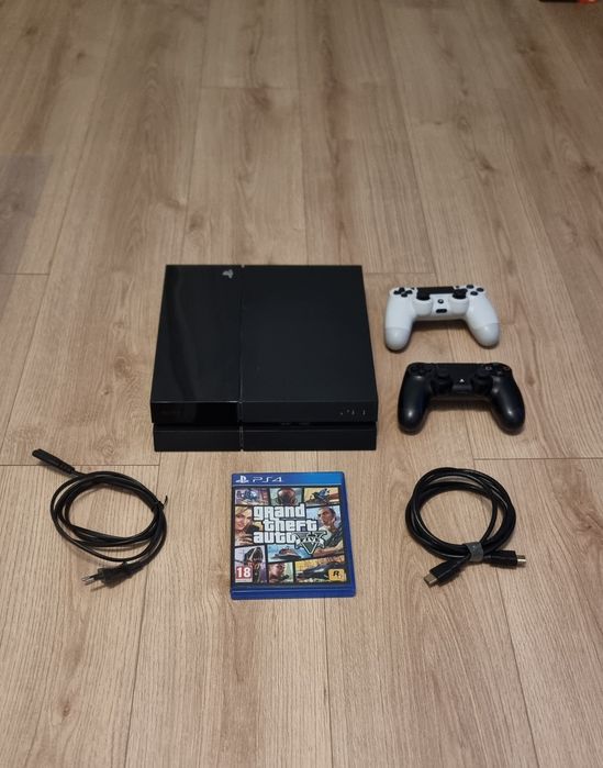 Konsola PlayStation 4