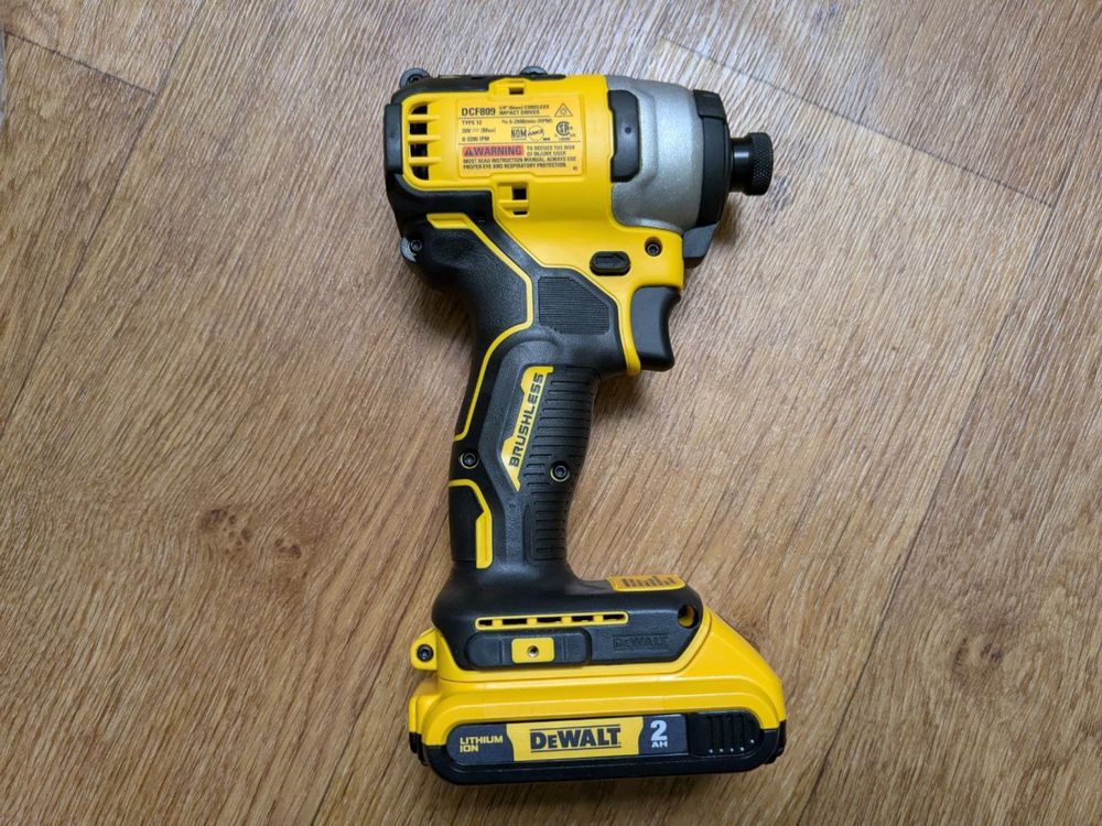 Бесщеточный импакт / гайковерт Dewalt DCF809D1 20V