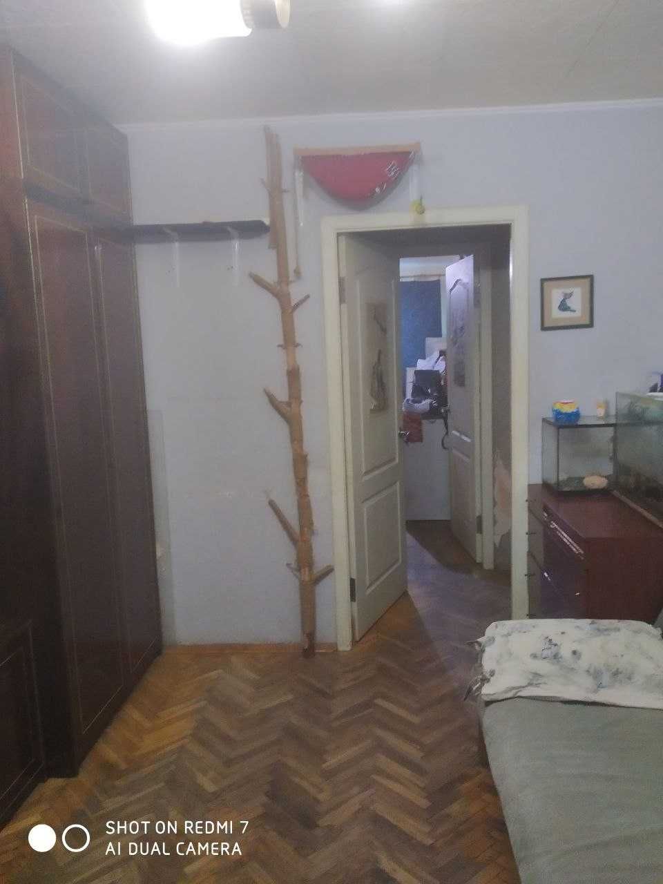 Продам 2к.кв.,комнаты раздельные,2\5,м.23 Августа,жилое,недорого
