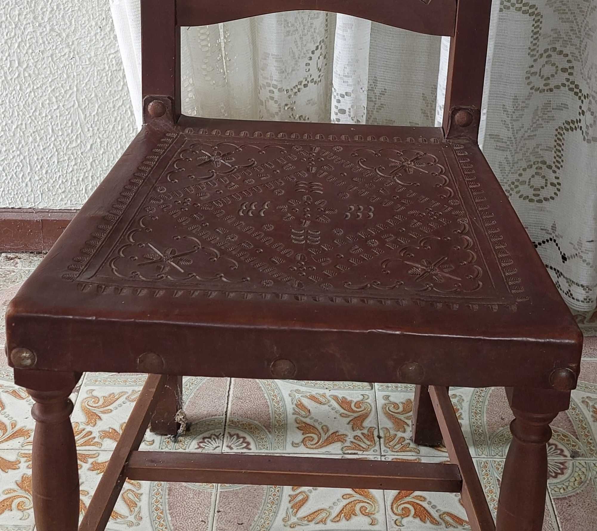 Mobília de sala de jantar antiga