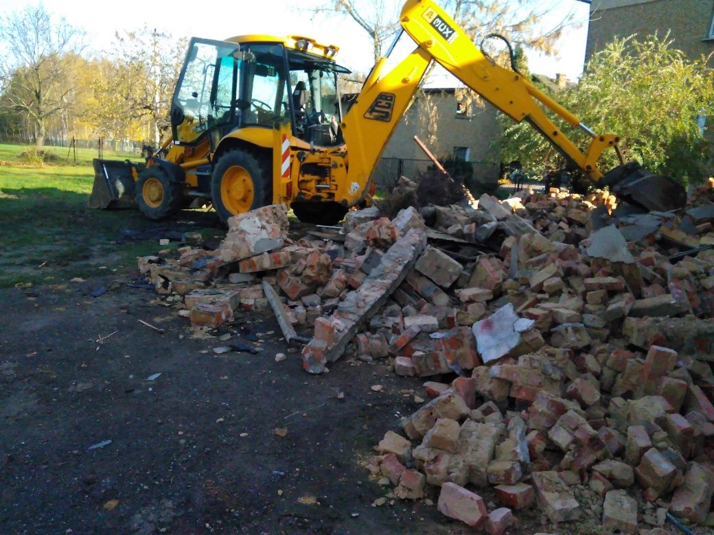 Rozbiórki wyburzenia  wykopy usługi koparką stodoła dom