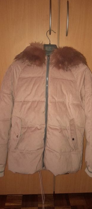 Casaco Rosa com capuz com pelo