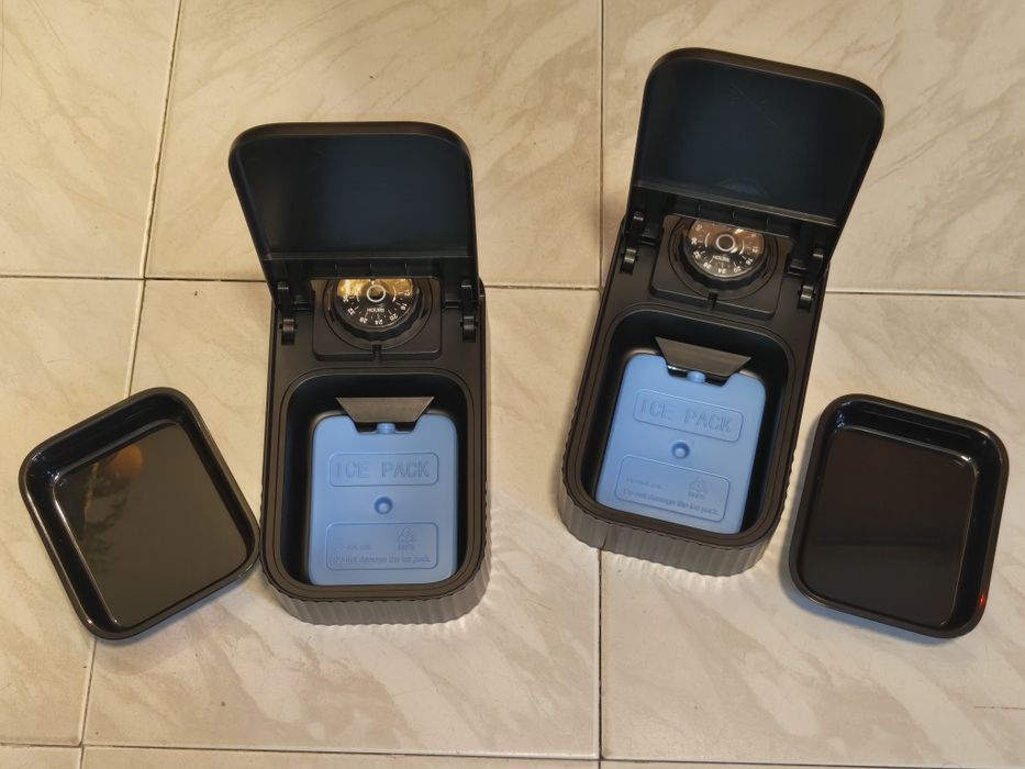 Comedouro para comidas húmidas com temporizador