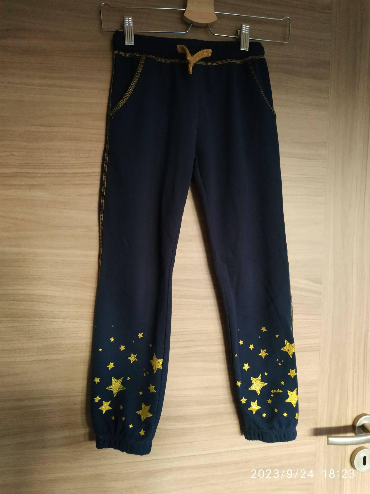 Spodnie dresowe Endo r.134 (4 pary)