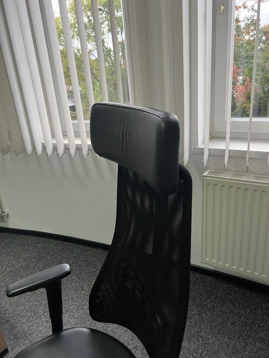 JÄRVFJÄLLET
Krzesło biurowe, skóra licowa kolor czarno - stan idealny