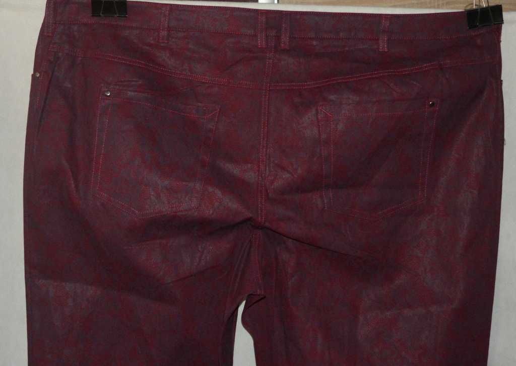 Bordowe spodnie z nadrukiem Sheego 58