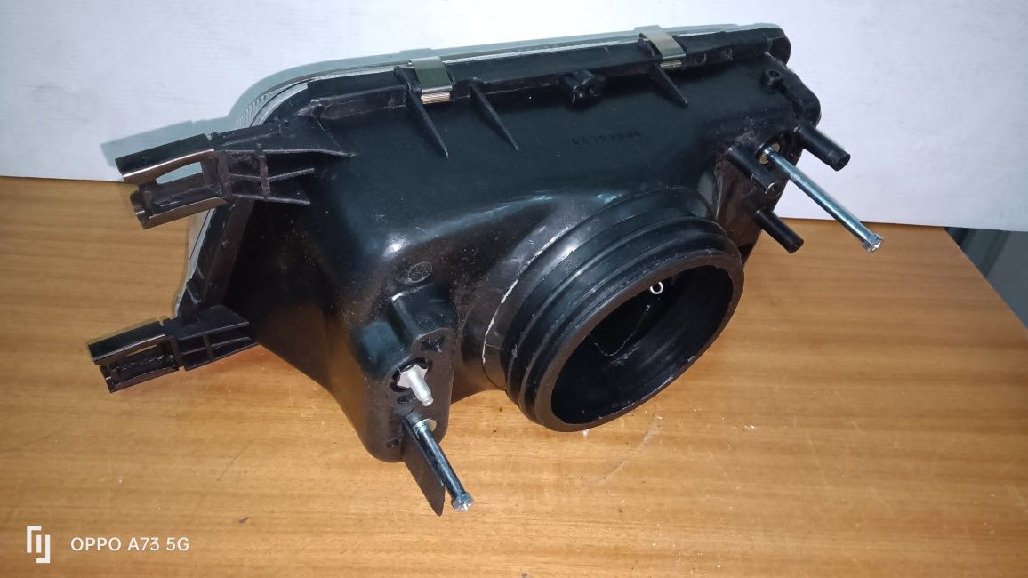 Farol Nissan cherry N13 ótica direita 1988