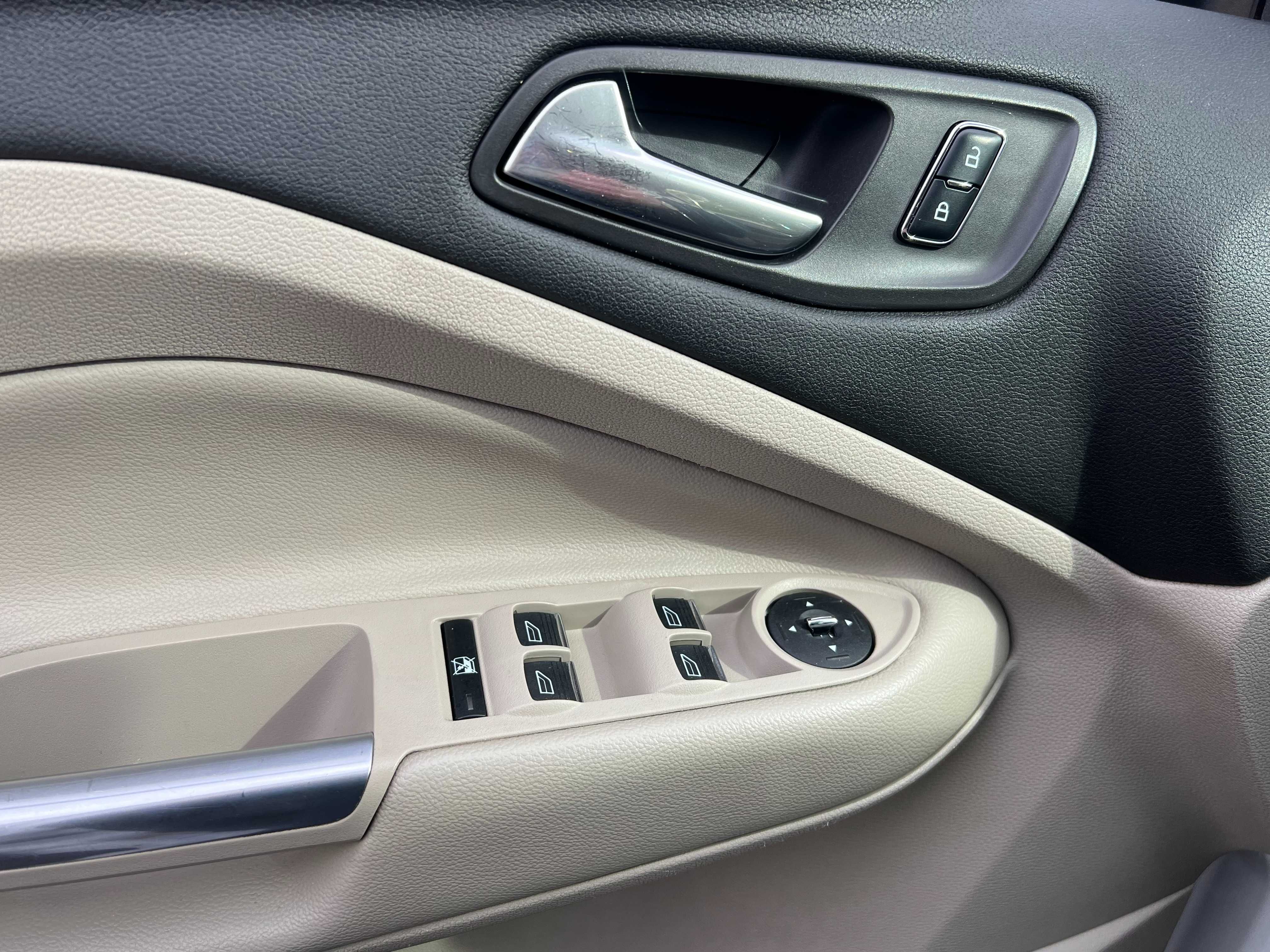 Ford C-Max Hybrid 2015 Год 2.0 л Автомат