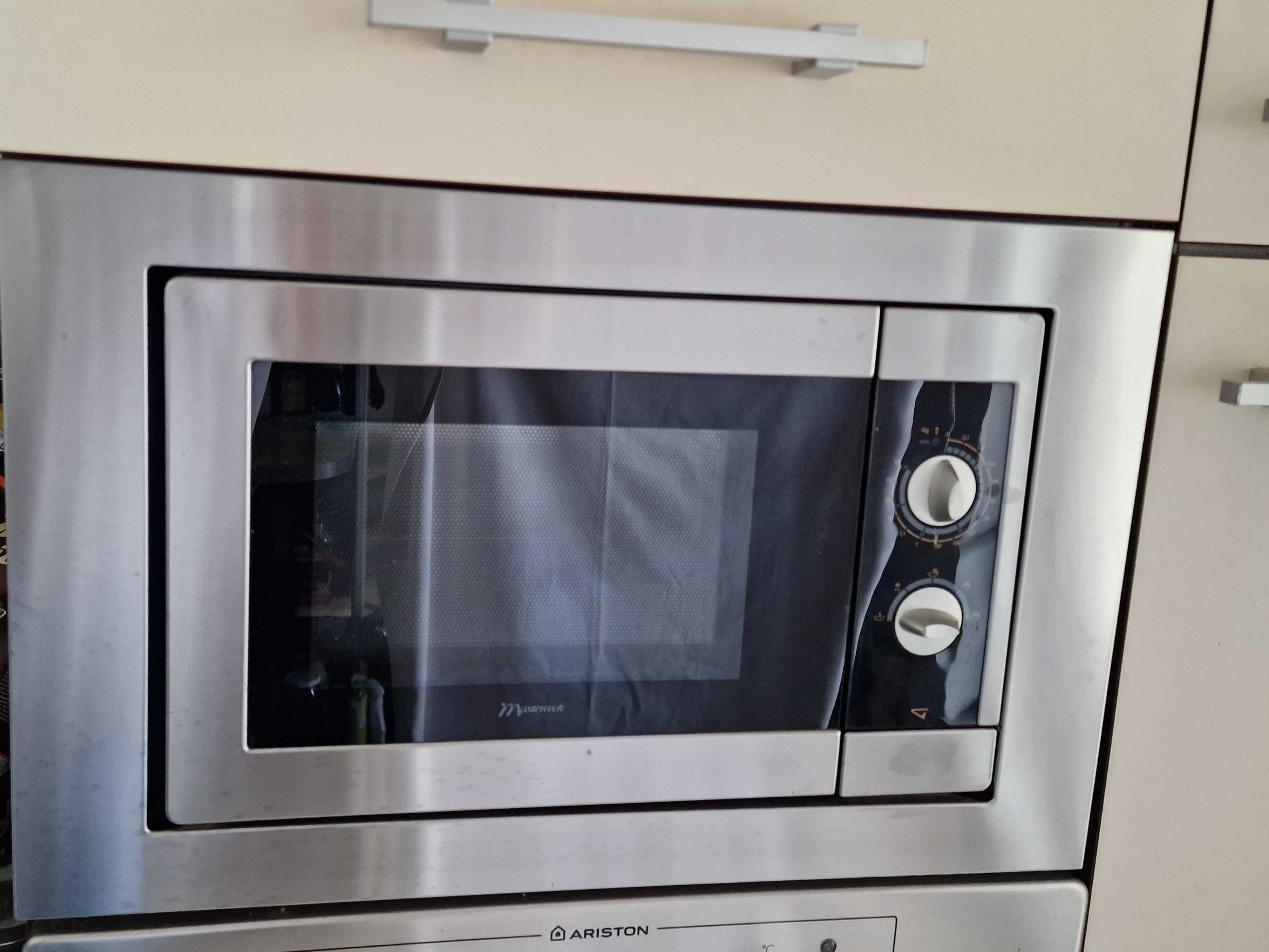 Mikrofala Mastercook do zabudowy