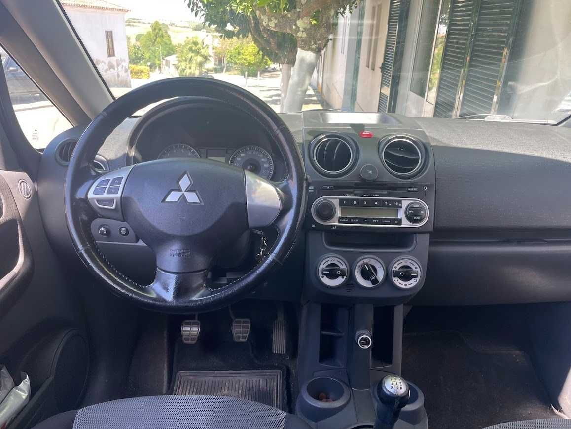 Mitsubishi Colt com revisão e inspeção acabadas de fazer