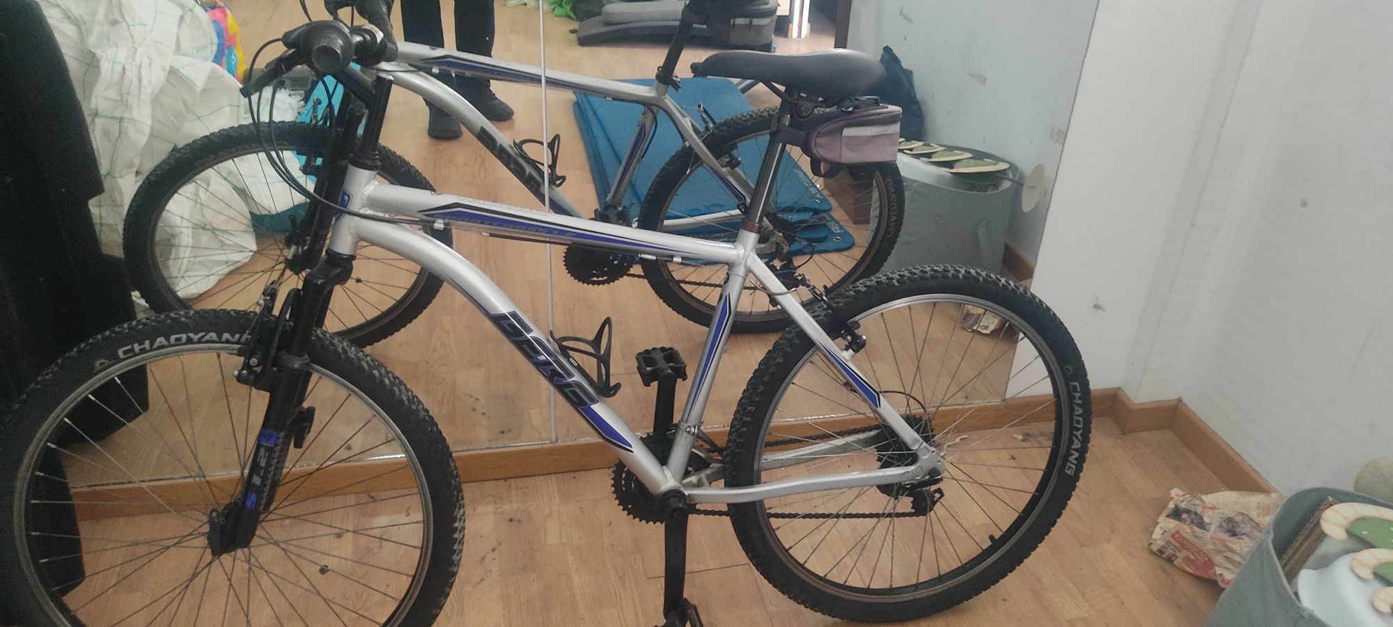 Várias Bicicletas de BTT
