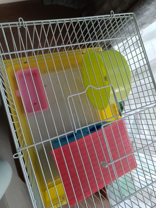 Продам клетку хомяку ( джонгарик) с шаром для бега бу