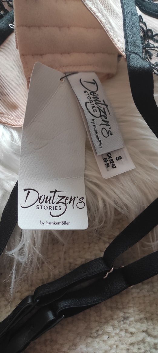 Śliczny seksowny pas do pończoch firmy Hunkemöller