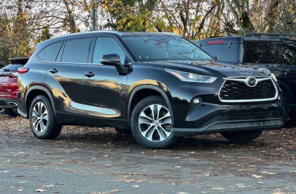 Toyota Highlander XLE      2021
