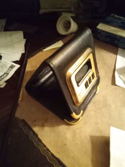 Relógio despertador digital vintage 80s de viagem Cerveja Bohemia