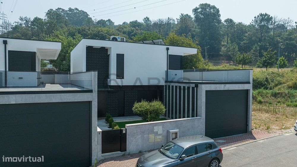 Moradia T4 com Piscina em Palmeira