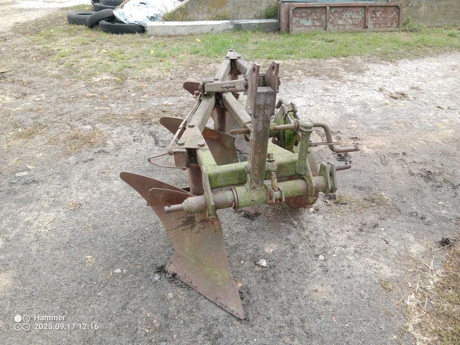 Pług trzyskibowy zagonowy