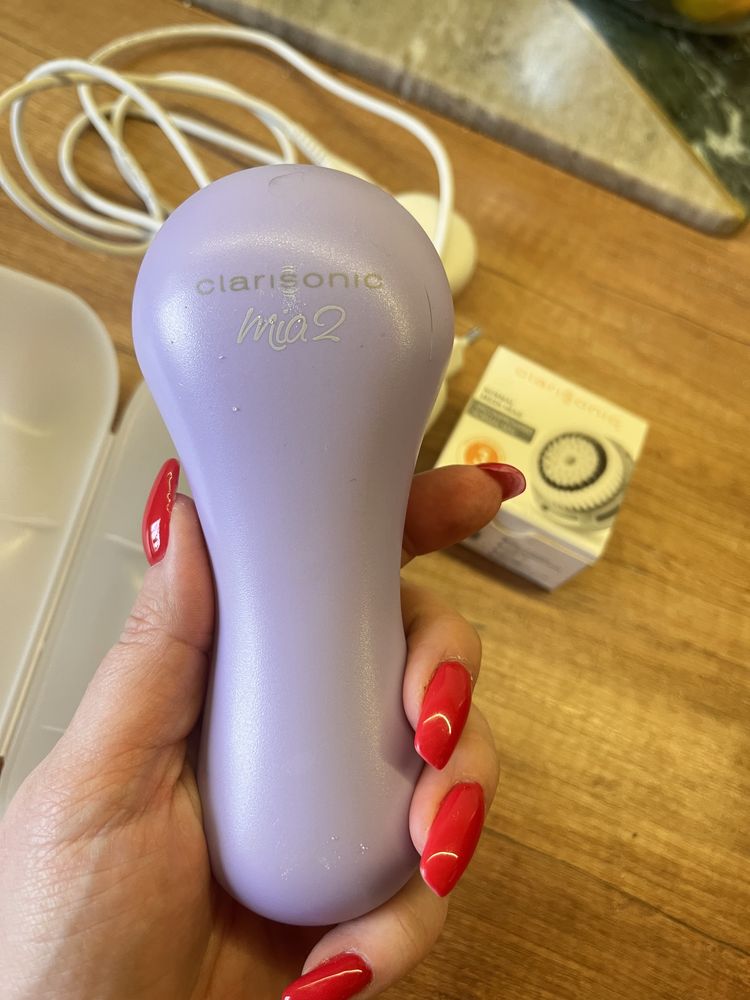 Szczoteczka soniczna do mycia twarzy Clarisonic Mia 2