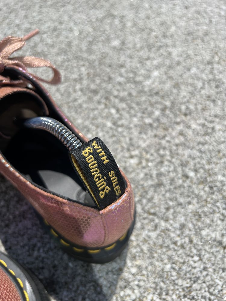 Dr. Martens Holly Pin Platform Oxford High chunky alternative platform