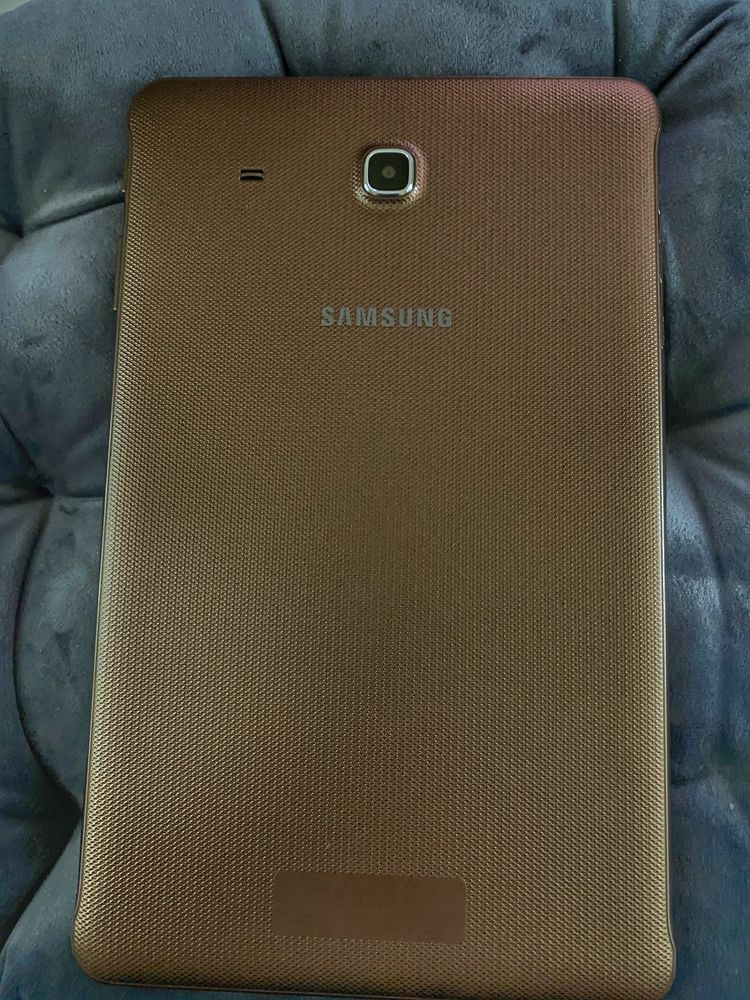 Планшет Samsung Galaxy Tab E 9.6" 3G Gold