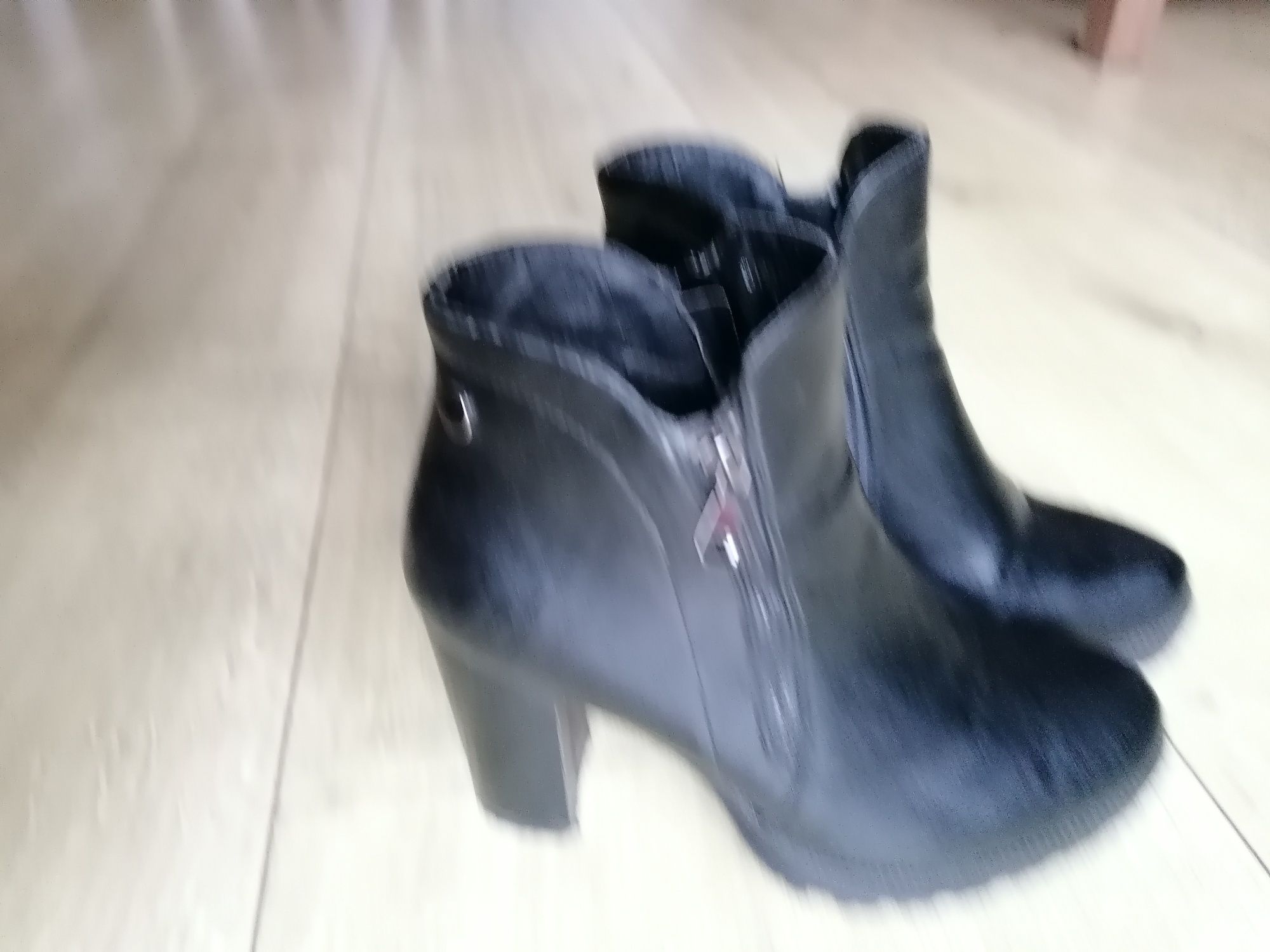 Botki damskie na obcasie