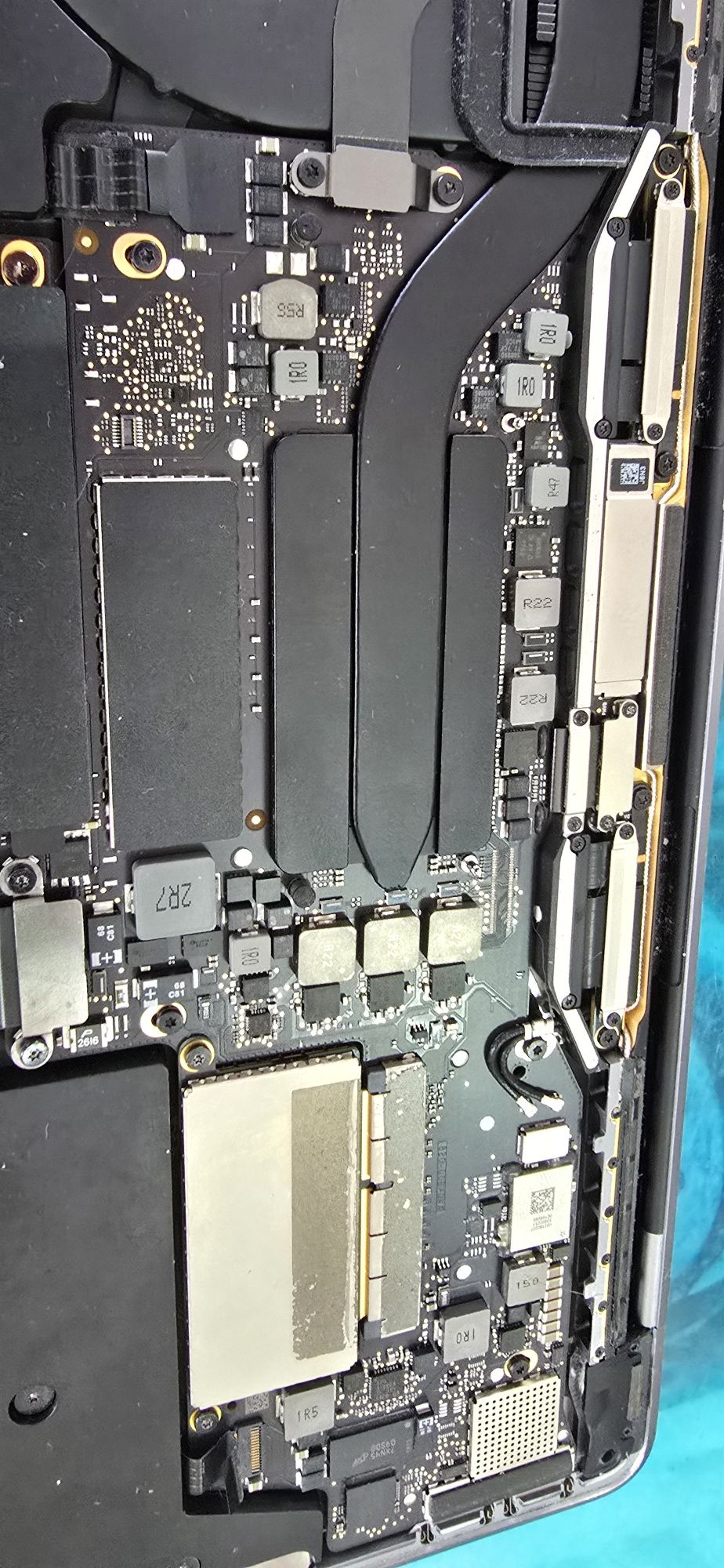 2017 Apple Macbook pro A1708