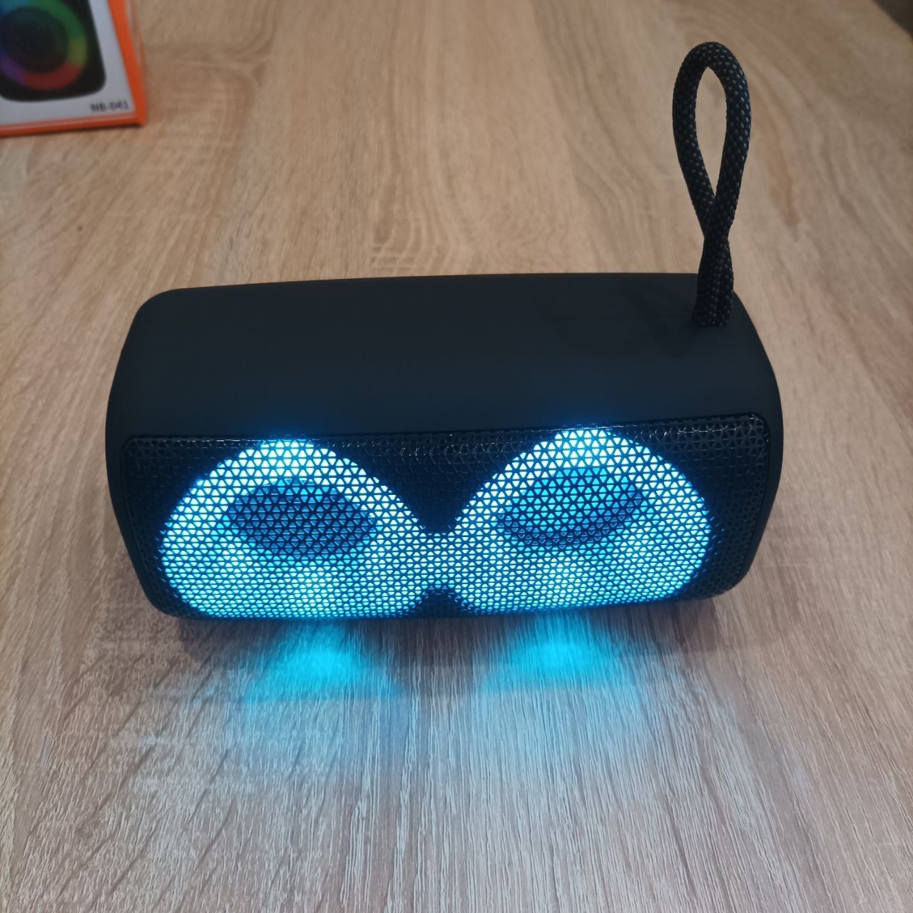 Мощная беспроводная Bluetooth колонка NB-041 со светомузыкой FM радио
