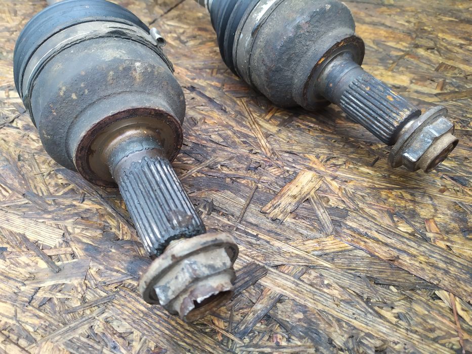 Полуось приводний вал Mazda 3 1.6 Мазда 3 1.6 3