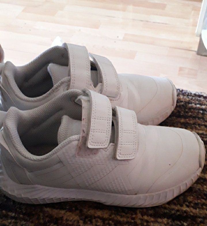 Красовки шкіра adidas 32р.