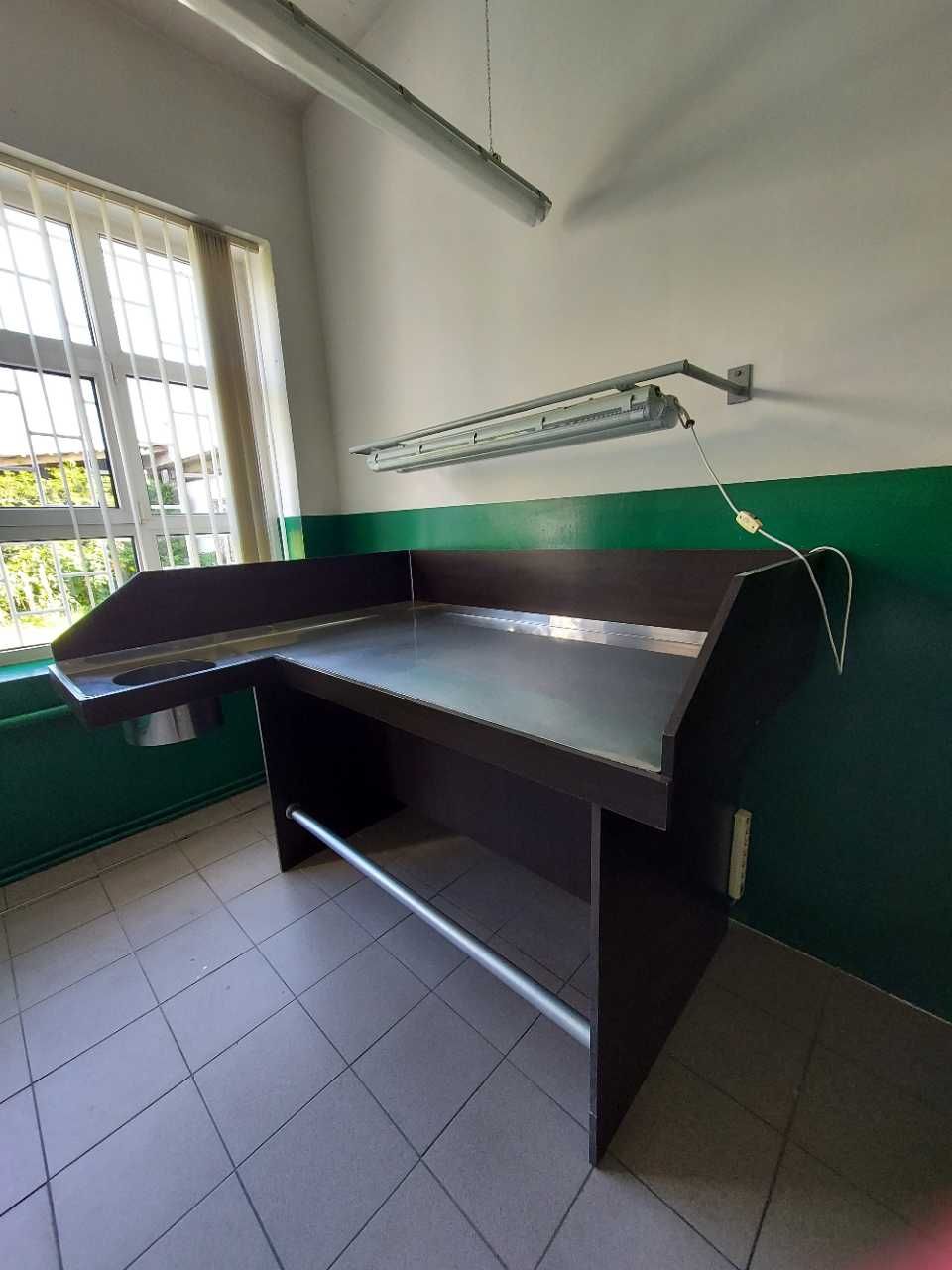 stół z blatem ze stali nierdzewnej