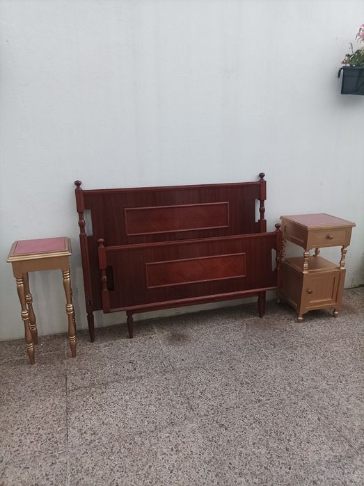 Cama de casal antiga estilo nórdico
