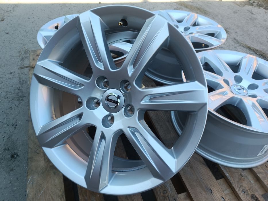 Майже нові легкосплавні диски 5 108 R17 VOLVO GERMANY титани Р17