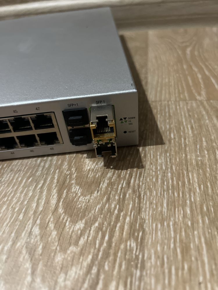 Комутатор Unifi 48 port for 2 sfp to rj45