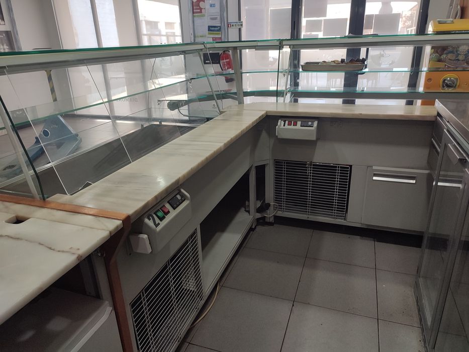 Recheio de pastelaria - vitrines + mobiliário