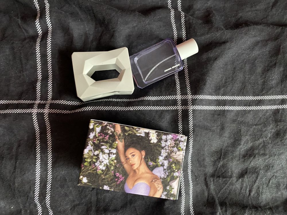 Pusty flakonik po perfumie ariany grande God is a woman