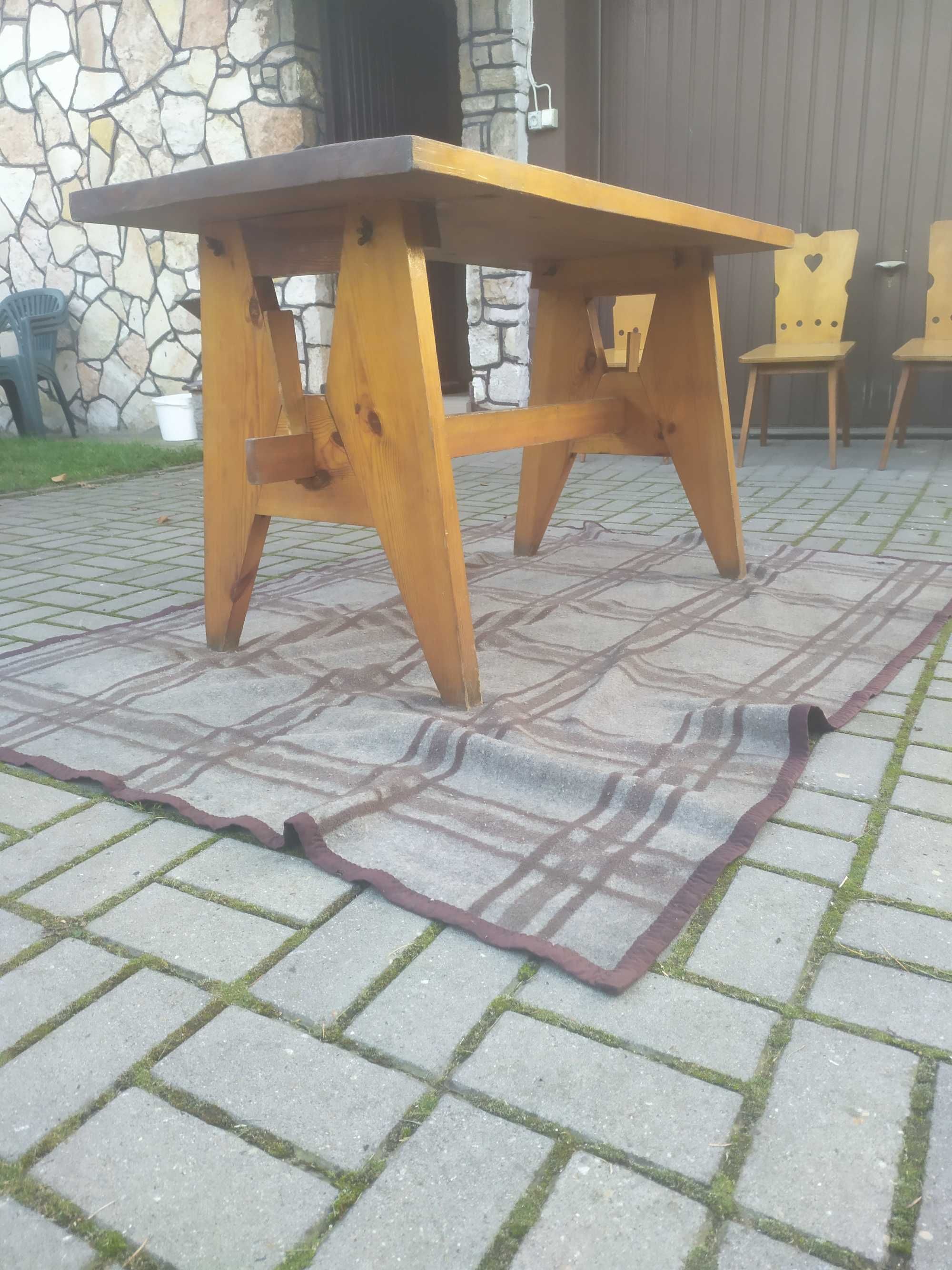 Zabytkowy ręcznie robiony stół i krzesła z drewna stylowy rustykalny