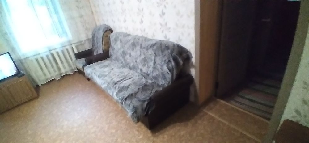 Продаю диван и два кресла в хорощем состоянии самовывоз