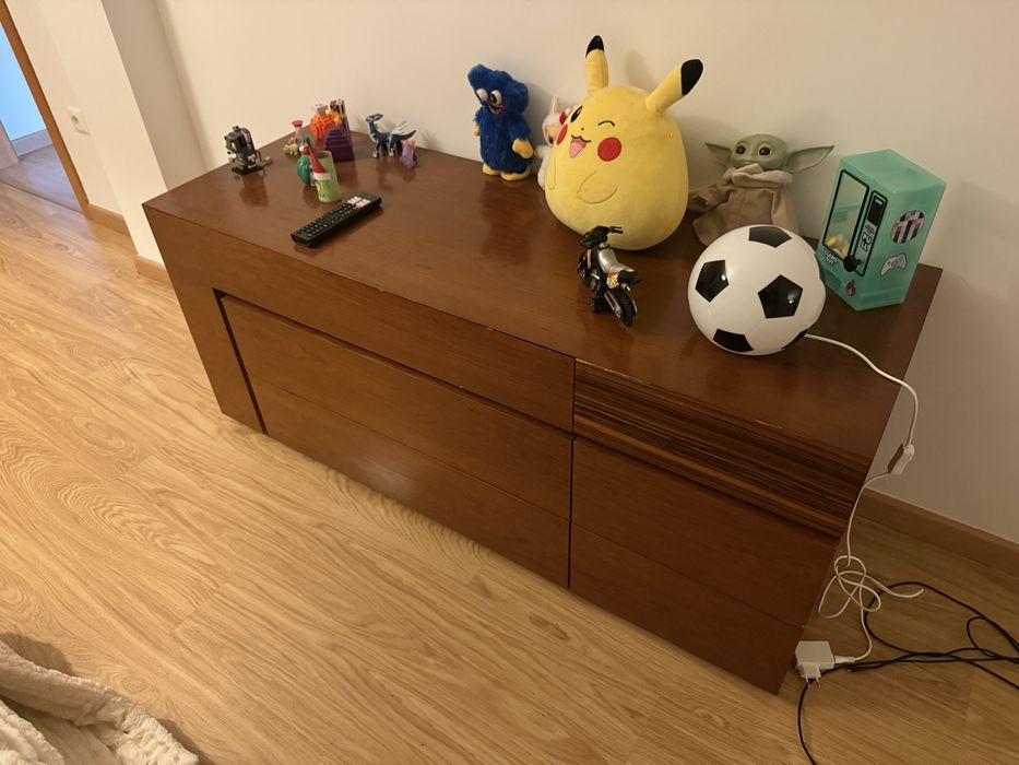 Quarto casal em madeira em bom estado