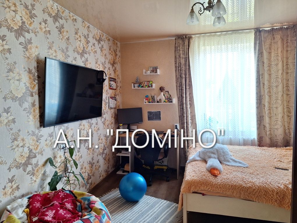Цегляний будинок поруч з містом Шептицький