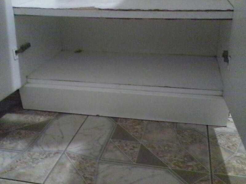 Тумба под умывальник с дверцами в ванную комнату