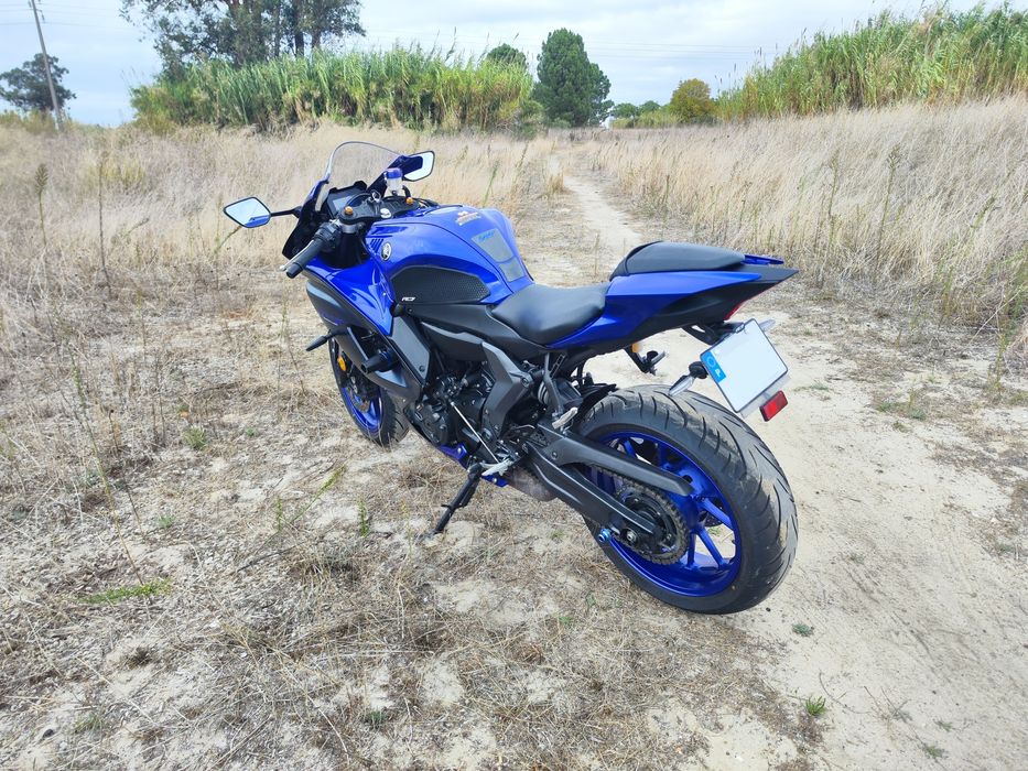 Yamaha  R7  2022