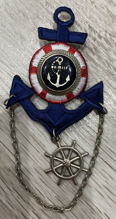 Broszka w stylu marynarskim kotwica