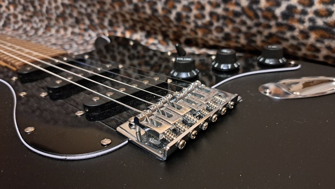 Електрогітара Vision Stratocaster by MSA (колір Satin BK, +кабель)