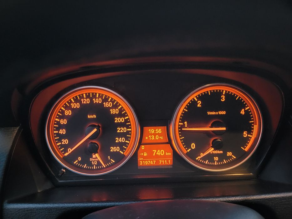 BMW X1 biała perła