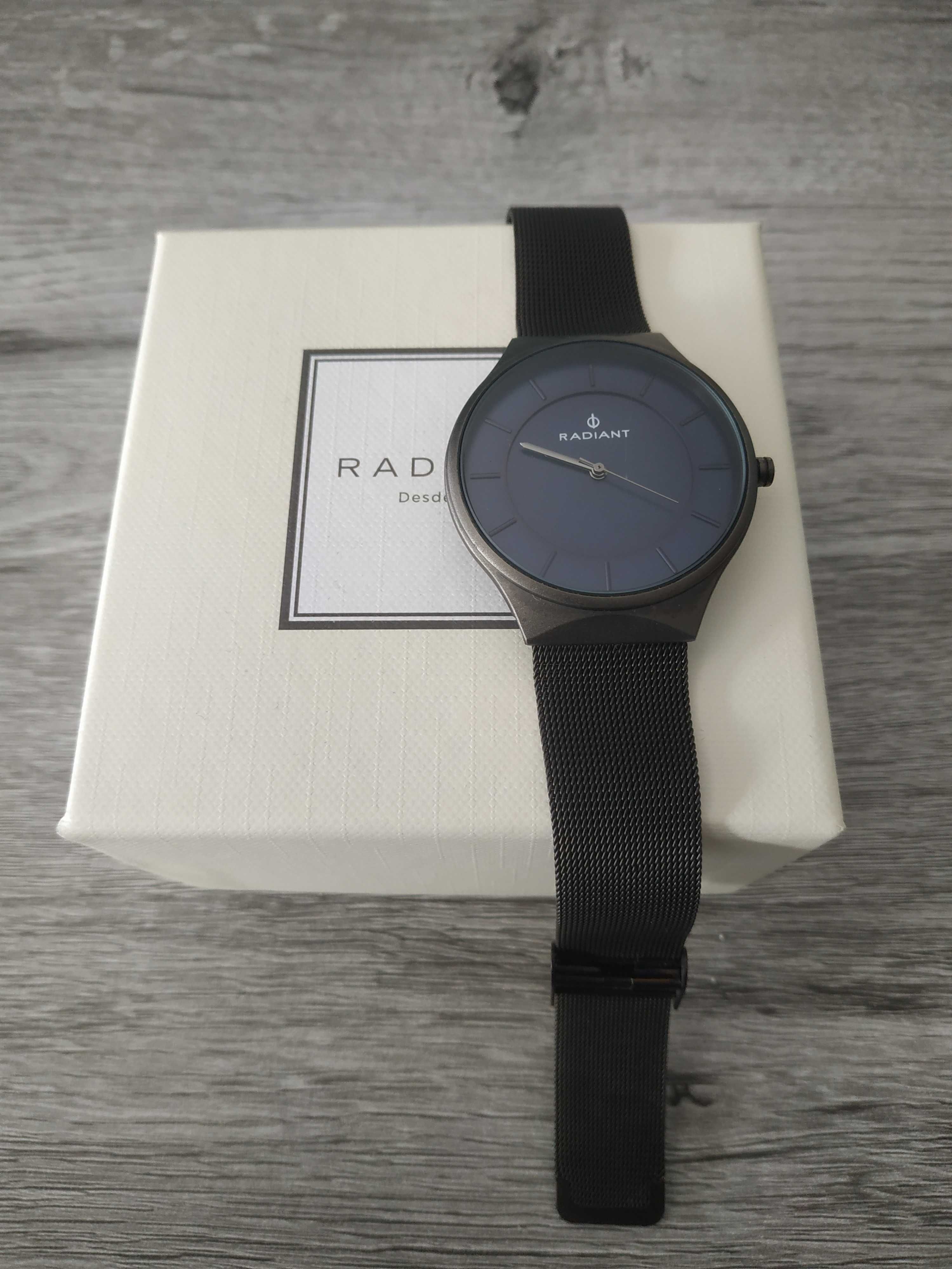 Relógio Radiant com Mostrador Azul e Bracelete Mesh