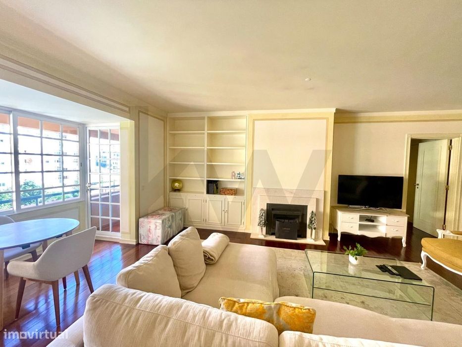 Apartamento em condomínio com piscina em Cascais, Guia a 10 min a pé d