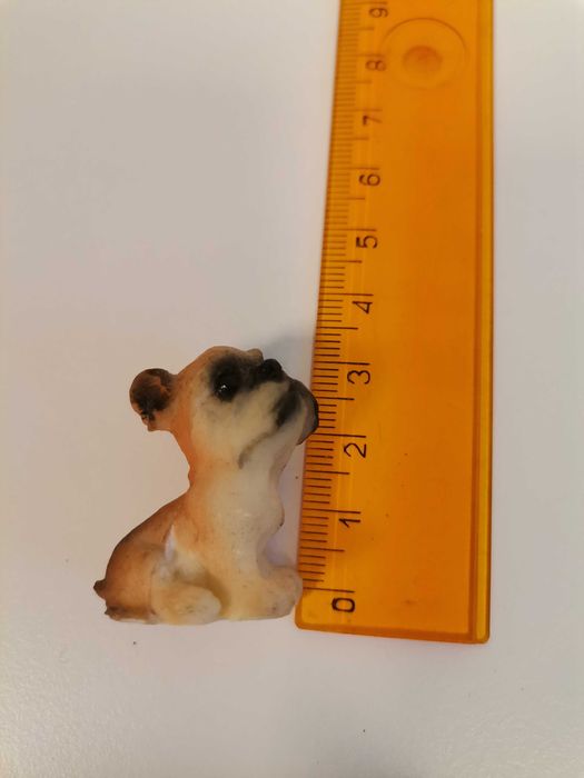 Mała ozdobna figurka - mops