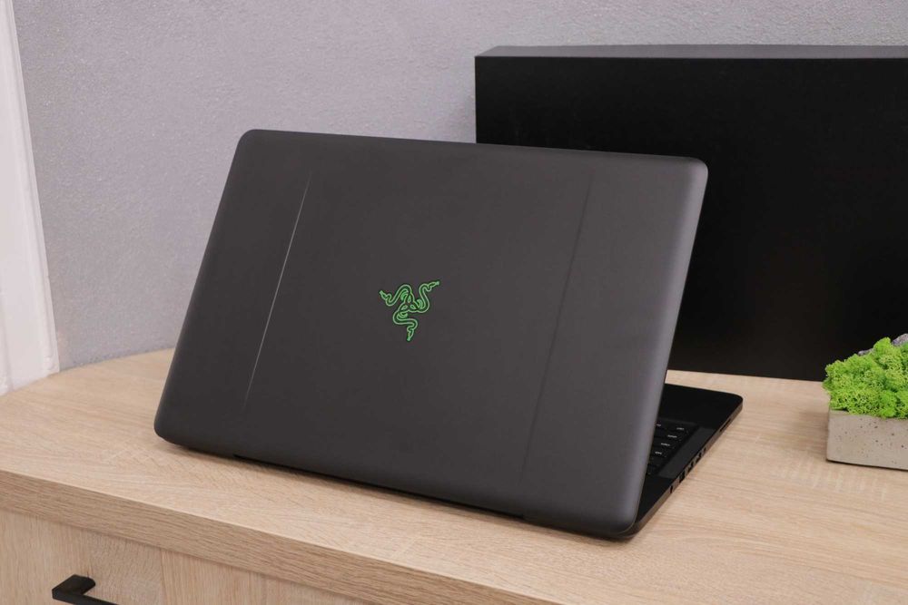 Ігровий ноут Razer Blade 17' FullHD 120Hz i7-7700HQ/GTX1060/16/512gb