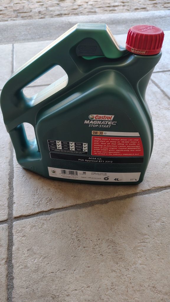 Óleo de motor CASTROL 0W30 ( 4L )