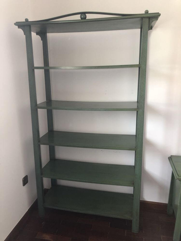 Conjunto mesa secretária + estante + mesa cabeceira